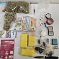 Aradeo, droga nascosta sotto una mattonella: arrestato un 30enne