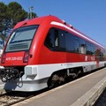 Malore sul treno delle Ferrovie Sud Est: 80enne salvato dalla prontezza della capotreno