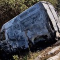 Furgone incendiato fatto scivolare nell'agro di Andria