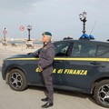 Caporalato sul litorale barese: bagnini pagati fino a 2 euro l’ora