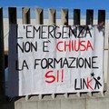 Flash Mob contro il numero chiuso, mentre in Puglia 4mila studenti fanno il test