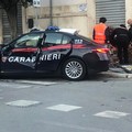 Inseguimento in centro a Giovinazzo: auto dei Carabinieri contro un trattore