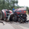 Tremendo scontro sulla Ruvo-Palombaio: auto contro un trattore