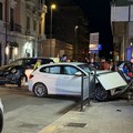 Scontro tra due auto a Trani: una delle due si schianta sul marciapiede