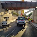 Notte di lavoro in via Bisceglie ad Andria per il varo del ponte