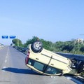 Auto si ribalta sulla SS16: circolazione bloccata in prossimità di Trani Sud