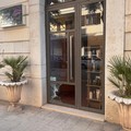 Ancora un furto in un negozio a Trani, sfondata la vetrina di un salone di bellezza
