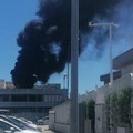 Fumo nero nei cieli di Barletta: incendio in via Turi