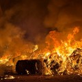 Vasto incendio di rifiuti ed ecoballe a Trinitapoli