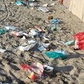 Spiagge devastate dopo la Notte di San Lorenzo a Barletta. Lo sdegno del Sindaco