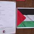 «Aggrediti da turisti israeliani per aver esposto la bandiera palestinese», la denuncia di una libreria a Barletta