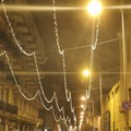 Andria, luci di Natale ancora accese sulle pubbliche vie: sui social scoppia la polemica