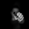 In casa cocaina, pistola e munizioni. In manette 28enne di Bari