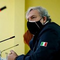 Vaccini nelle scuole, il Ministro Bianchi premia la Puglia. Boom di adesioni per gli open day notturni