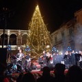 Grande partecipazione a Bitonto per l'accensione dell'albero di Natale