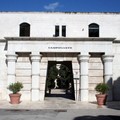 «Cappelle chiuse per ferie», scoppia la polemica al Cimitero di Trani