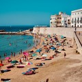 Bimba di 6 anni si perde in spiaggia a Gallipoli e cammina da sola per 2,5 km: ritrovata