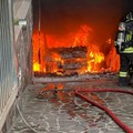Incendio in un'autorimessa a Casamassima. L'intervento dei Vigili del Fuoco