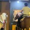 «Dal McDrive al McRide è un attimo»: arrivano a cavallo al McDonald's di Barletta e la scena diventa virale