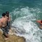 Torre a Mare, due ragazzi salvati sugli scogli per il mare agitato