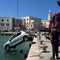 Recuperata la Peugeot caduta nelle acque del porto di Trani venerdì sera