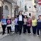 Tommy Cash in Puglia: incontro inaspettato con le nonnine di Ostuni