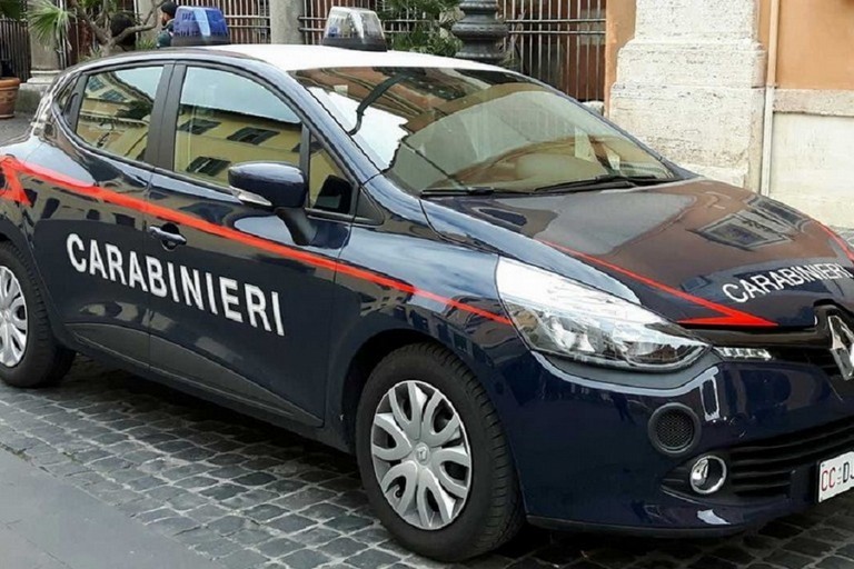 Picchiava la moglie davanti ai figli: arrestato un 46enne in provincia di Taranto