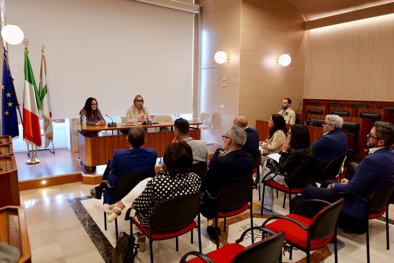 La conferenza di presentazione della misura
