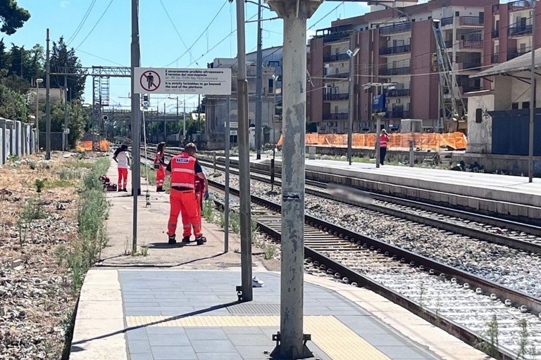 Tragedia alla stazione di Trani