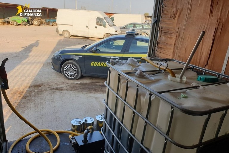 Cerignola, scoperto distributore abusivo di gasolio agricolo