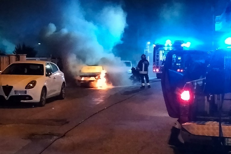 Auto incendiate