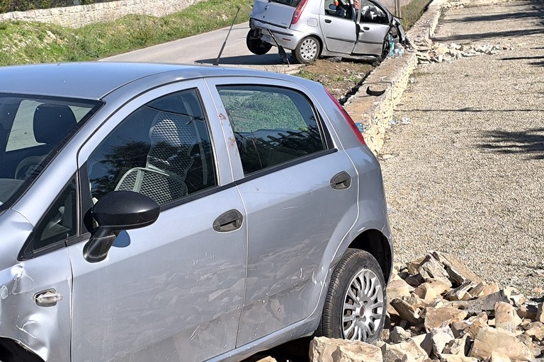 Incidente su via Castel del Monte