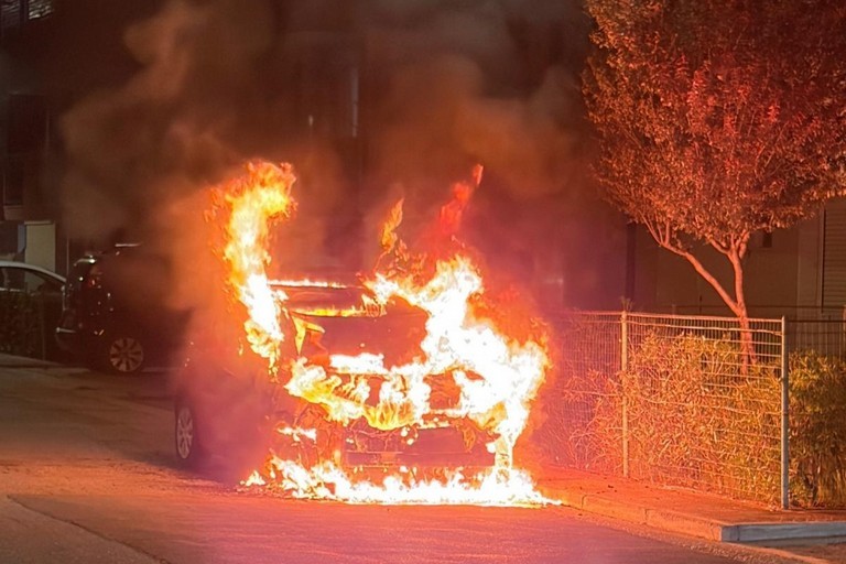 Incendiata l'auto della moglie del presidente della BAT Lodispoto