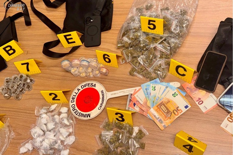 Sorpreso a spacciare cocaina in via Andria