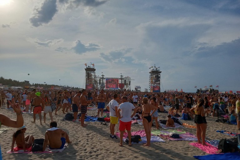 Jova Beach a Barletta