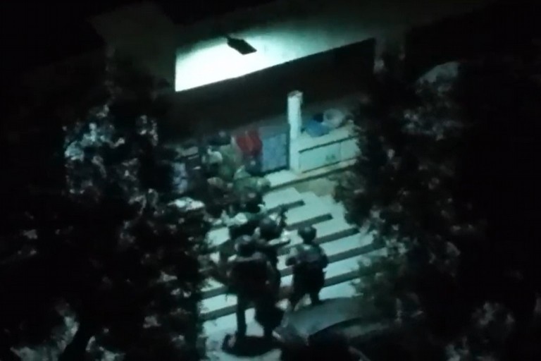 Due latitanti del clan Capriati arrestati in un casolare