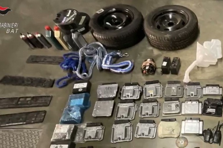 Auto rubate nella Bat