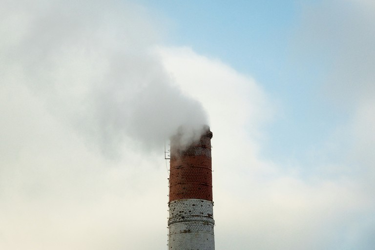 Ciminiera industriale (foto di repertorio)
