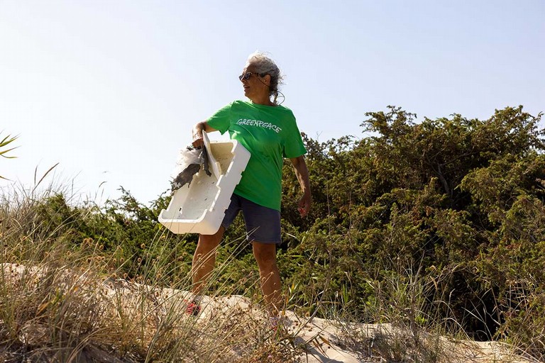 Greenpeace in azione a Torre Guaceto