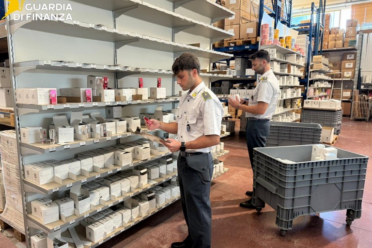 Sostanze cancerogene negli smalti: sequestrato di un laboratorio nella BAT