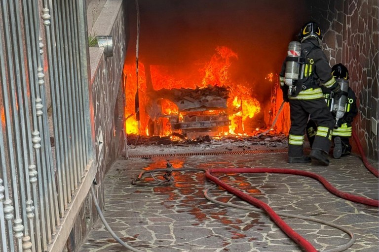 Incendio in un'autorimessa a Casamassima