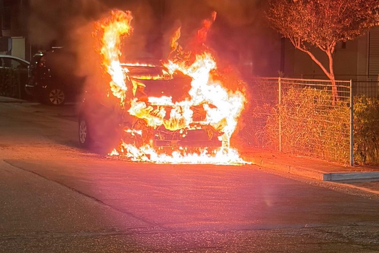 Incendio auto moglie Lodispoto